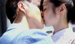 美女亲嘴视频,美女亲密互动，画面唯美令人陶醉